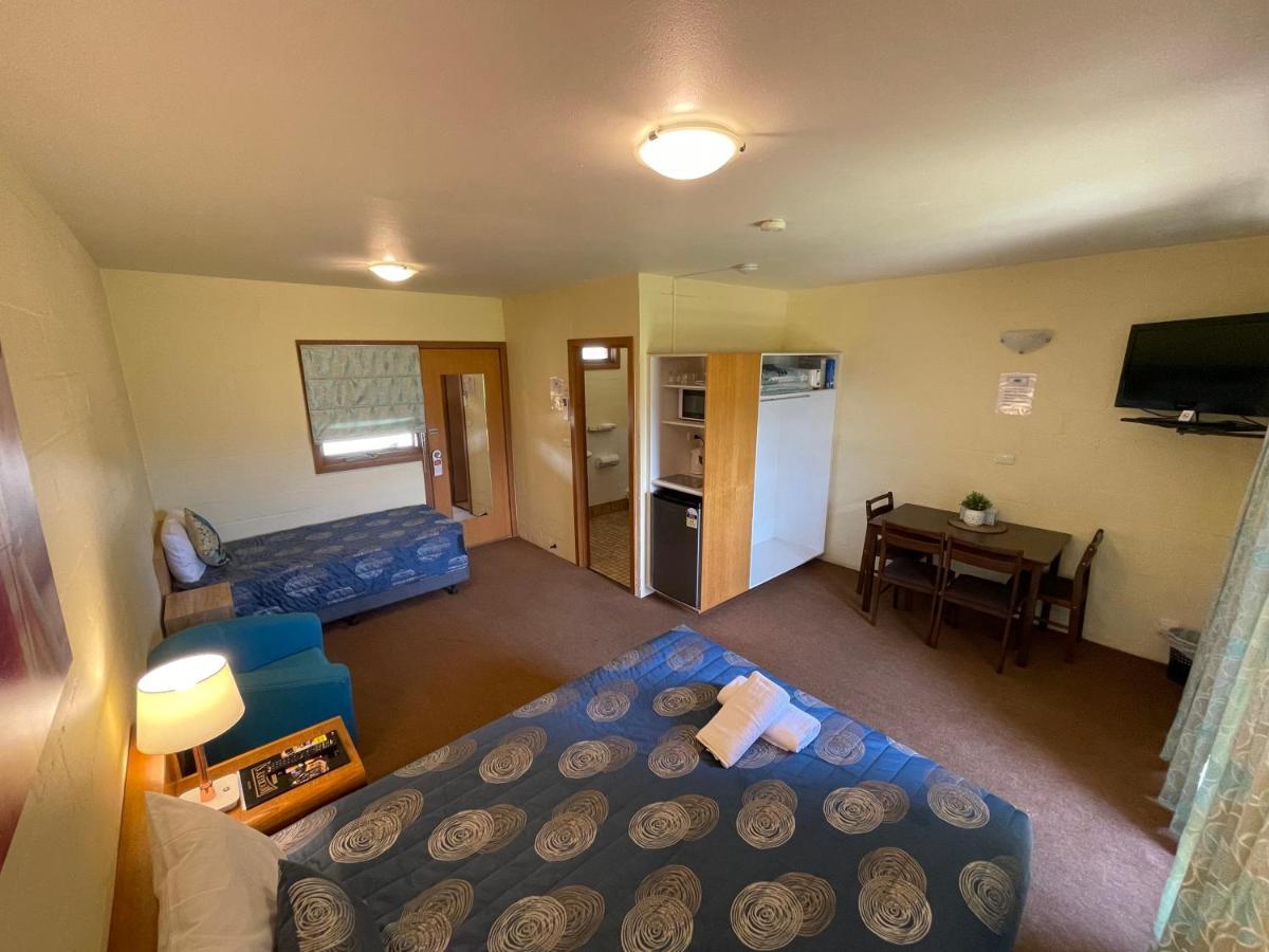 Mountain Creek Motel Bar & Restaurant Mount Beauty Esterno foto