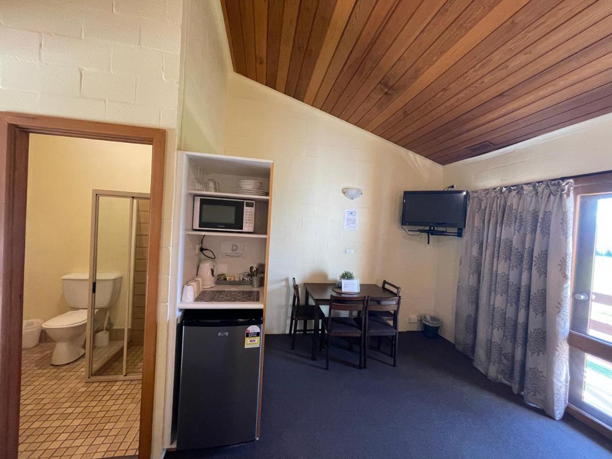 Mountain Creek Motel Bar & Restaurant Mount Beauty Esterno foto