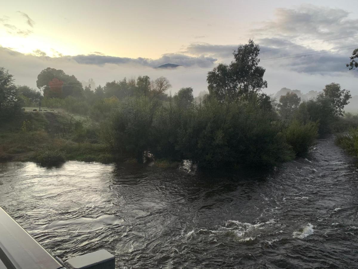 Mountain Creek Motel Bar & Restaurant Mount Beauty Esterno foto