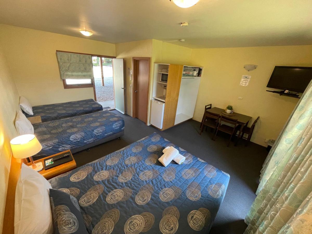 Mountain Creek Motel Bar & Restaurant Mount Beauty Esterno foto