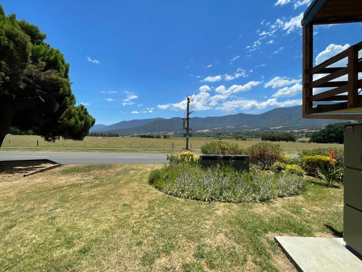 Mountain Creek Motel Bar & Restaurant Mount Beauty Esterno foto