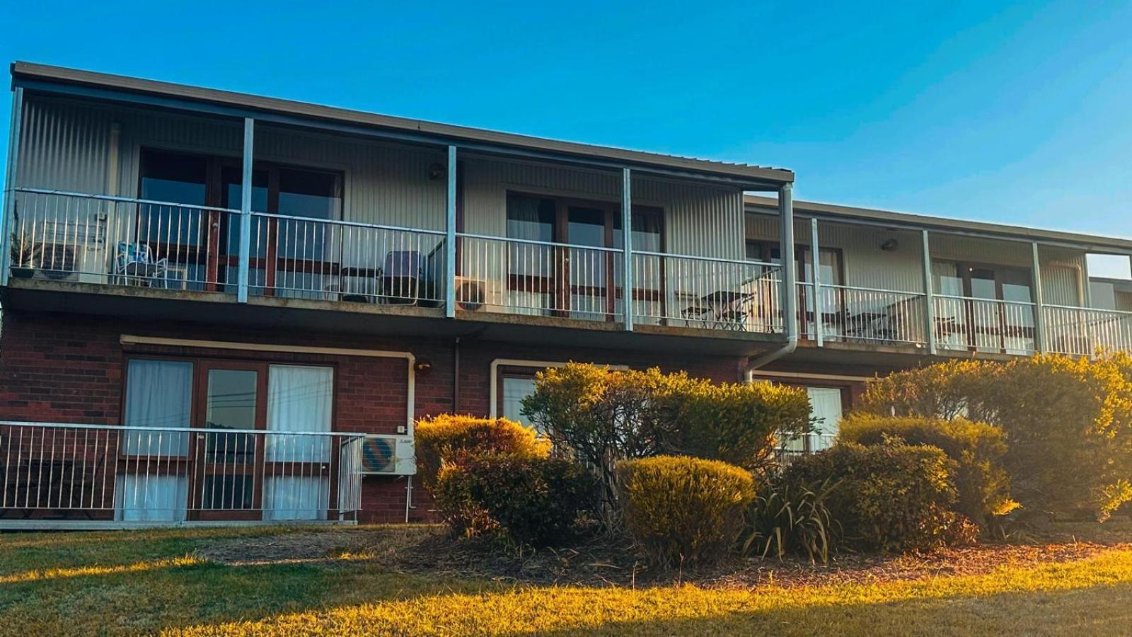 Mountain Creek Motel Bar & Restaurant Mount Beauty Esterno foto