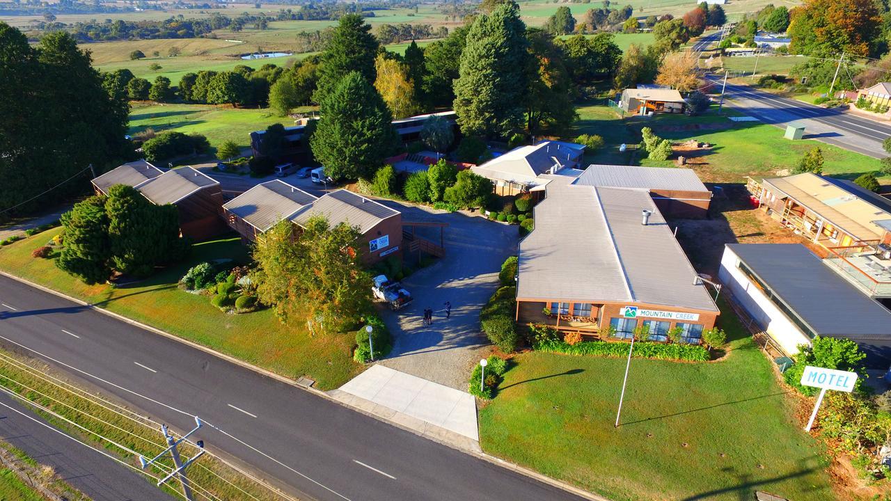Mountain Creek Motel Bar & Restaurant Mount Beauty Esterno foto