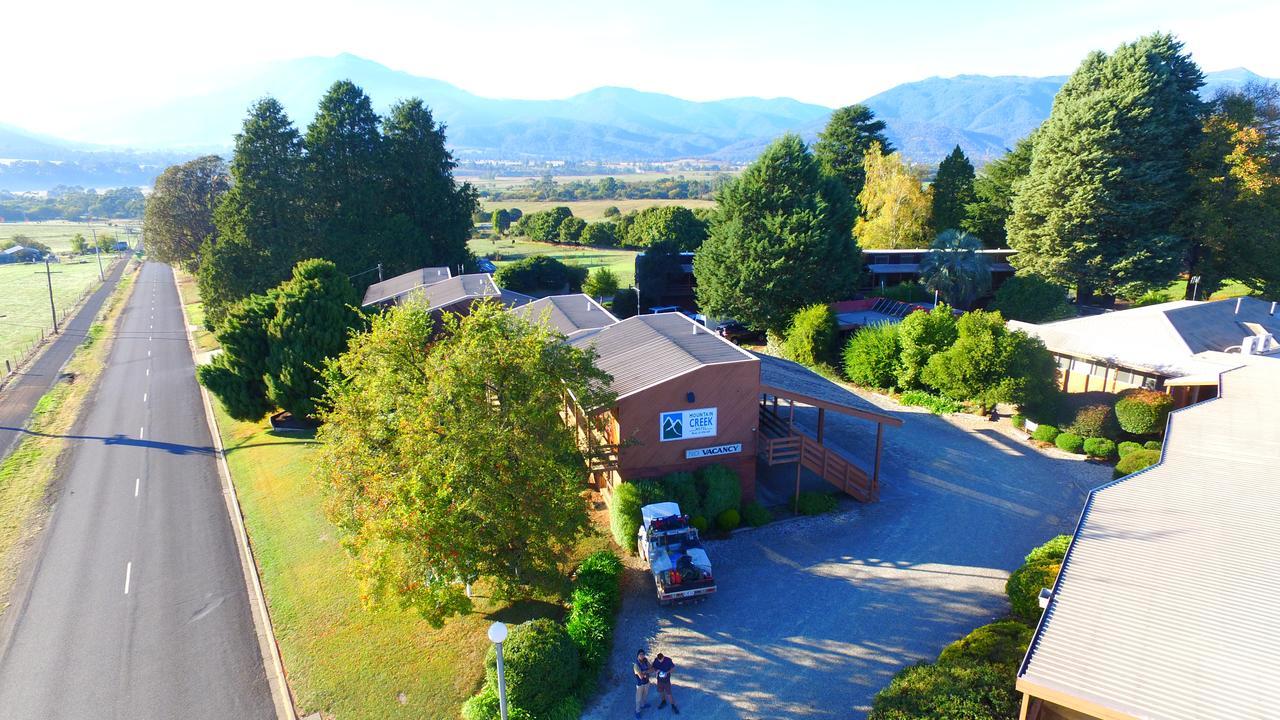 Mountain Creek Motel Bar & Restaurant Mount Beauty Esterno foto