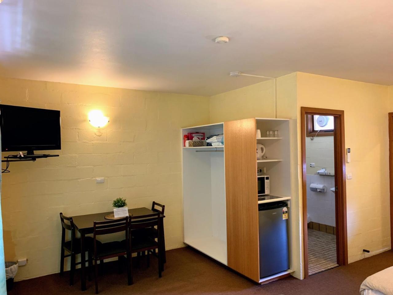 Mountain Creek Motel Bar & Restaurant Mount Beauty Esterno foto
