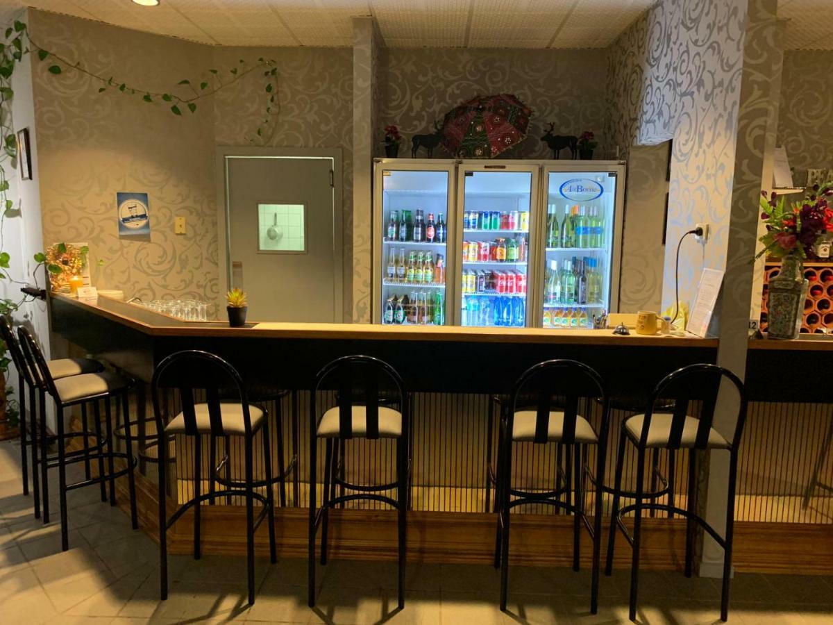 Mountain Creek Motel Bar & Restaurant Mount Beauty Esterno foto